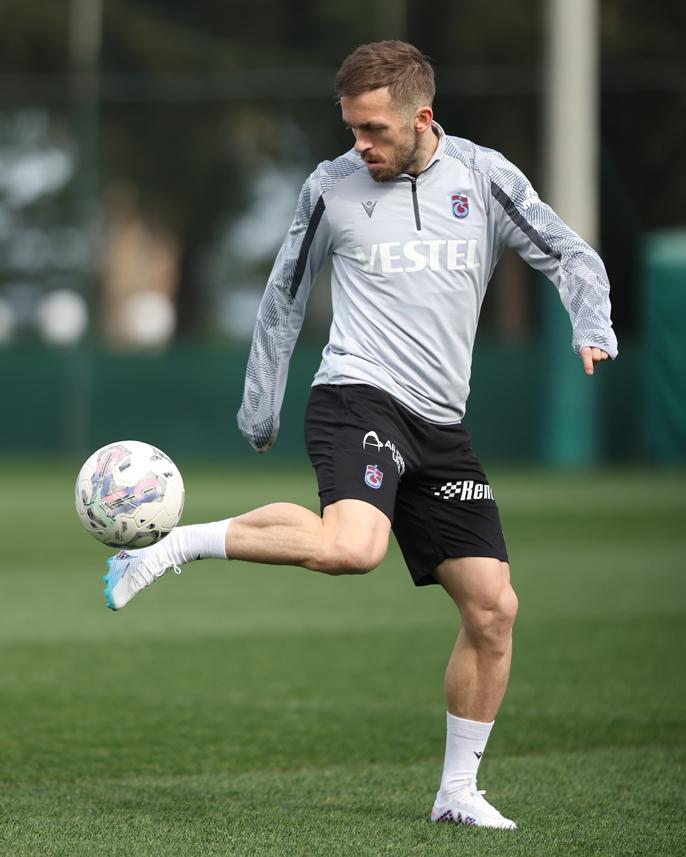 Trabzonspor Süper Lig'in 25. haftasında Adana Demirspor maçı hazırlıklarına başladı 8