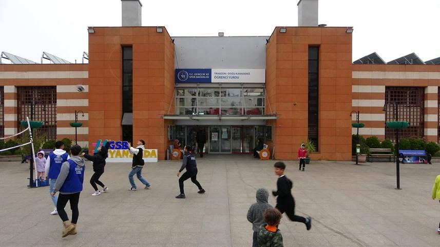 Trabzon'da depremzede çocuklara depremi unutturmaya çalışıyorlar 2