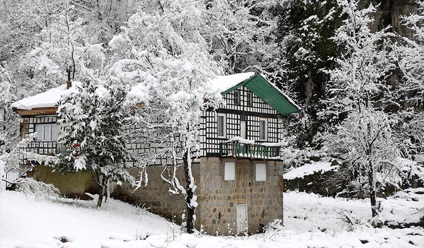Karadeniz'in yüksek kesimlerinde yağan kar kartpostallık görüntüler oluşturdu 4