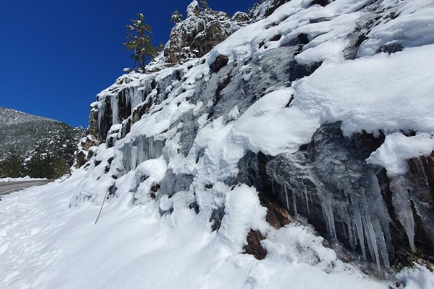 Gümüşhane'de bahar ayında buzdan şelaleler 11