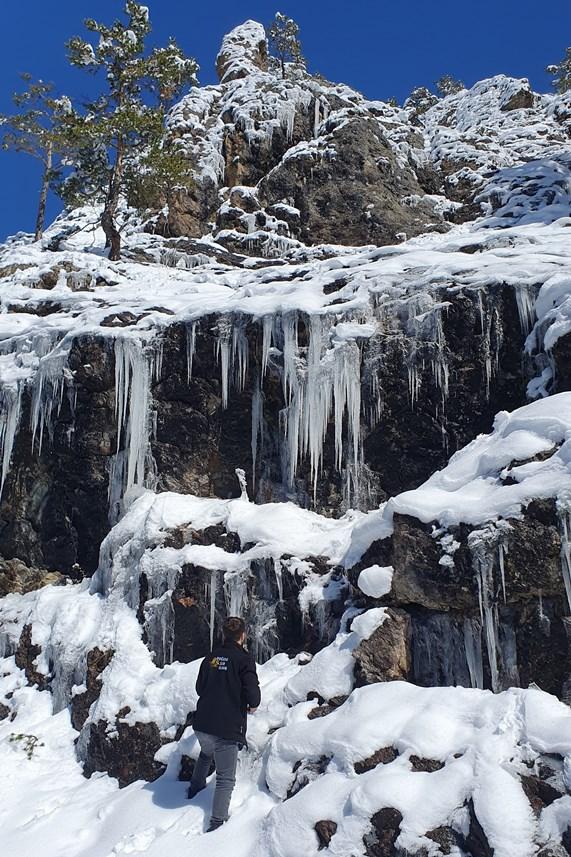 Gümüşhane'de bahar ayında buzdan şelaleler 10
