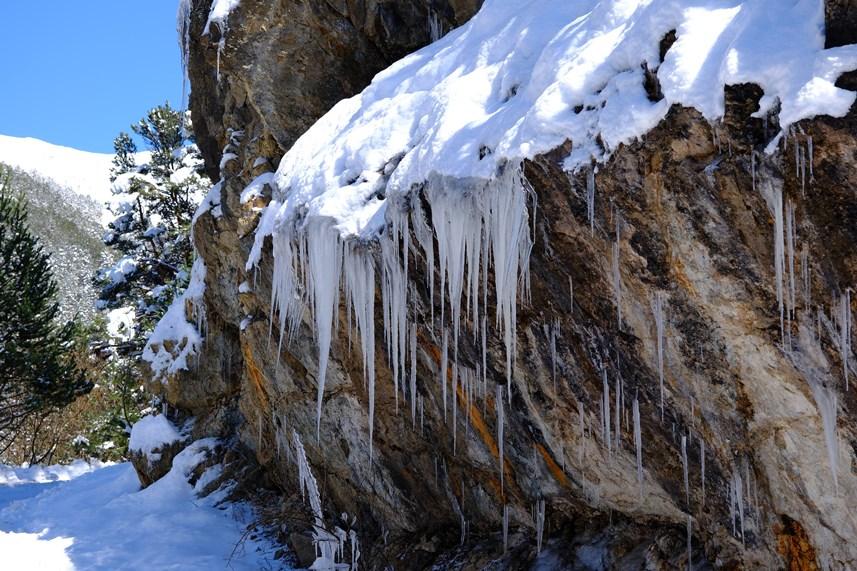 Gümüşhane'de bahar ayında buzdan şelaleler 9
