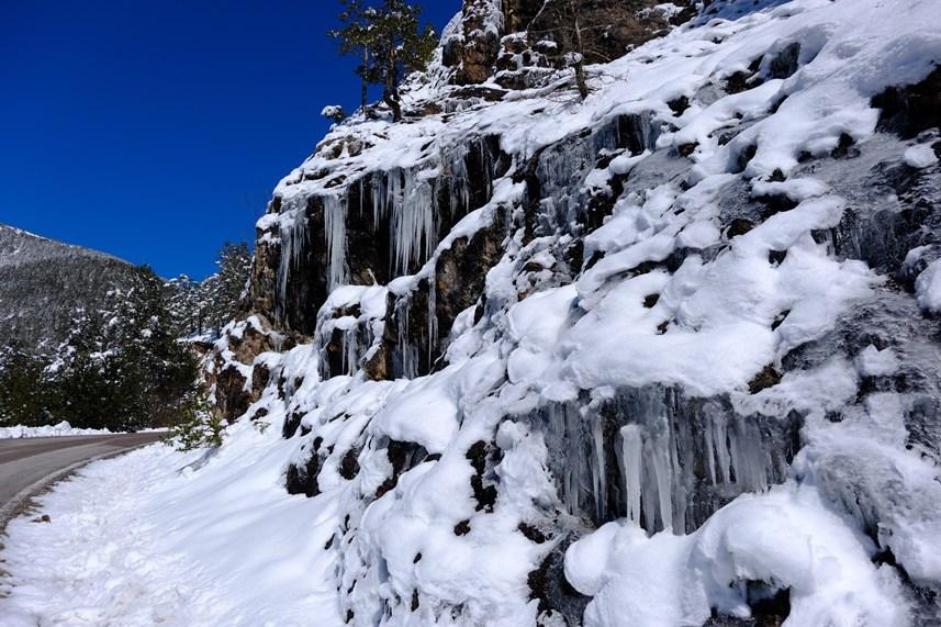 Gümüşhane'de bahar ayında buzdan şelaleler 8