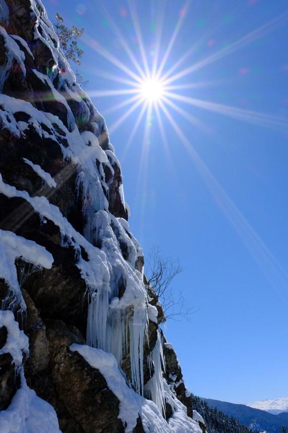 Gümüşhane'de bahar ayında buzdan şelaleler 6