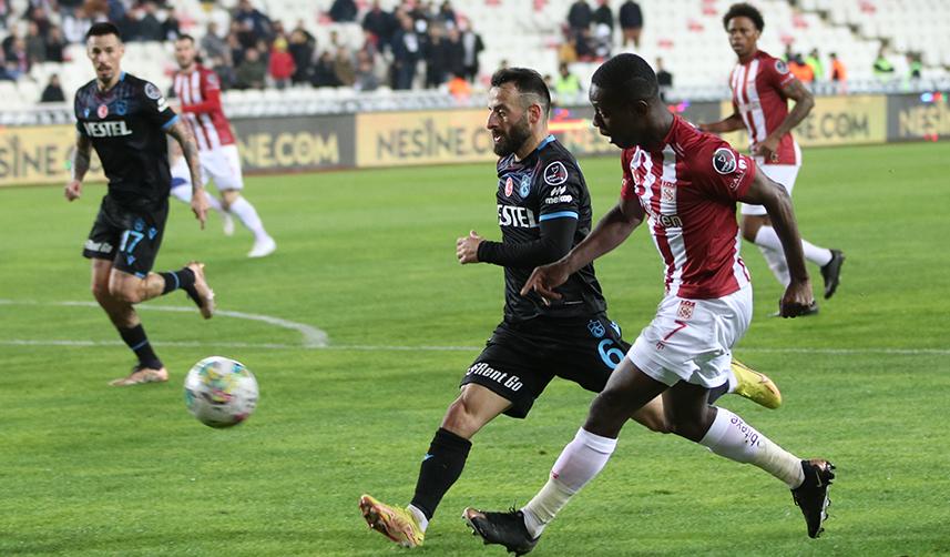 Trabzonspor’un mağlubiyetini böyle değerlendirdi! “Sadece Uğurcan ayakta kaldı” 13