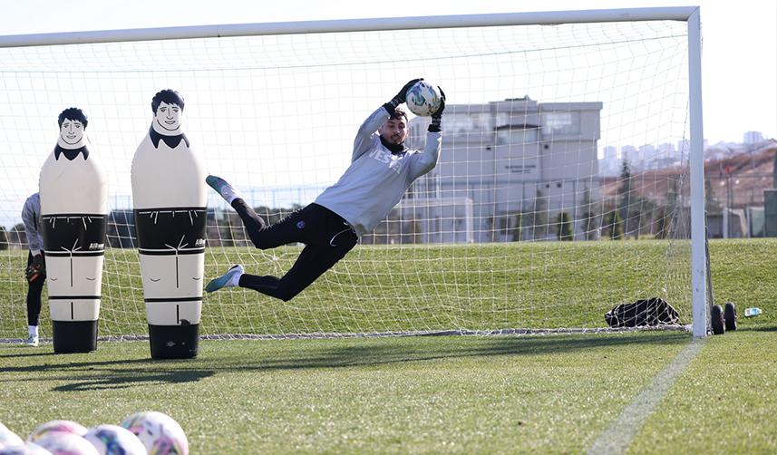 Trabzonspor'un mili yıldızı Ronaldo'nun takım arkadaşı oluyor 5