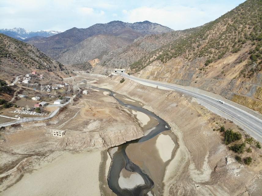 Gümüşhane'de Kış mevsiminde çöle dönen Torul Baraj Gölü’nde su seviyesi normale döndü 5
