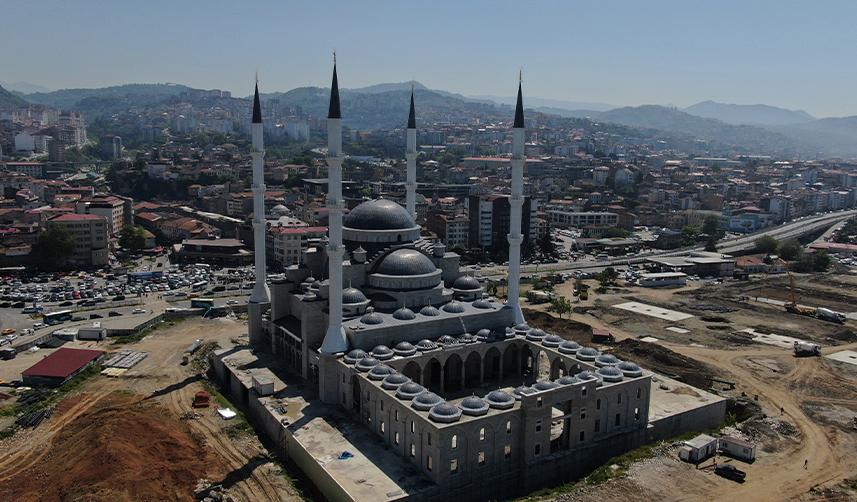 Merakla bekleniyor! Doğu Karadeniz'in en büyük camisi açılışa hazırlanıyor 10