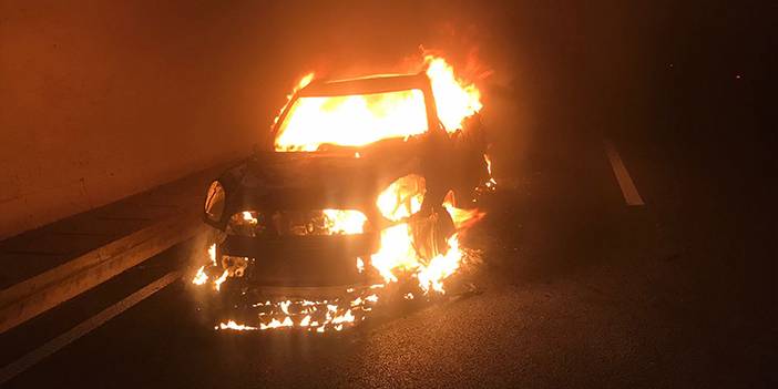 Otomobil yeni Zigana Tüneli'nde alev aldı 2