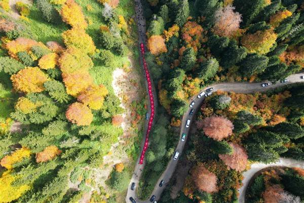 Cumhuriyetin 100. yılında 100 metrelik bayrakla ormanda yürüdüler 4
