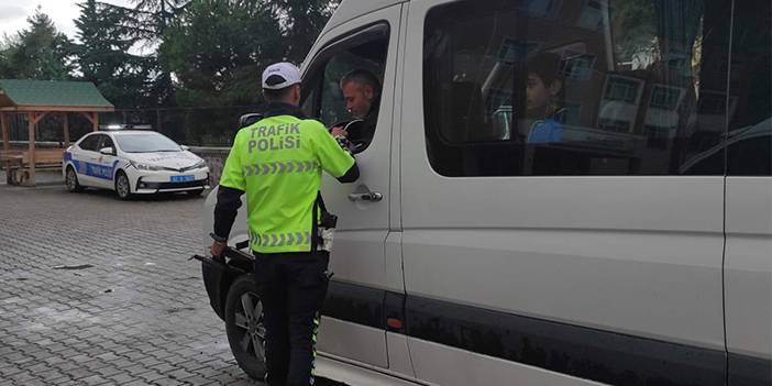 Trabzon’da denetimler sürüyor! Şahıslar, işyerleri, okul çevreleri ve servis araçları… 1