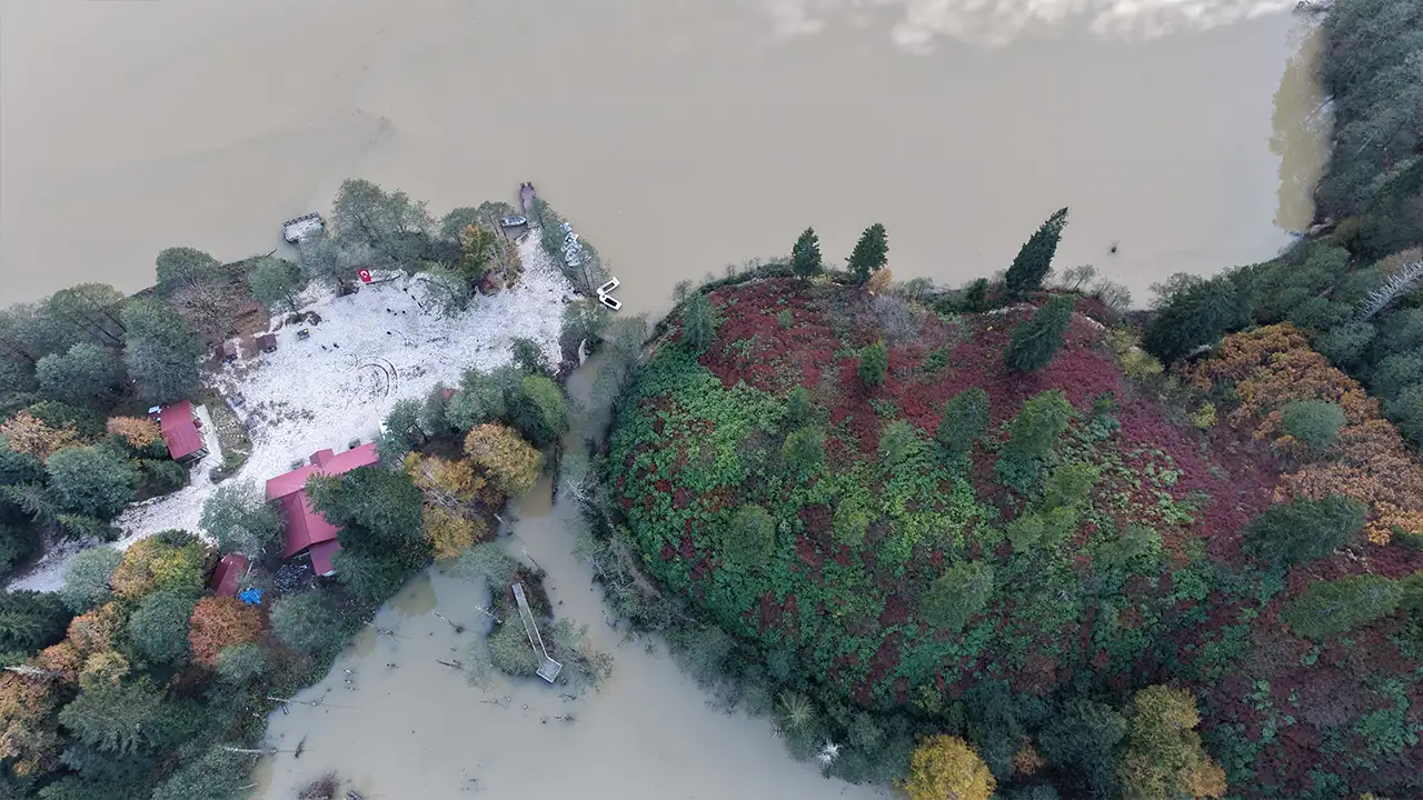 Borçka Karagöl sonbaharda renk cümbüşüne büründü 7