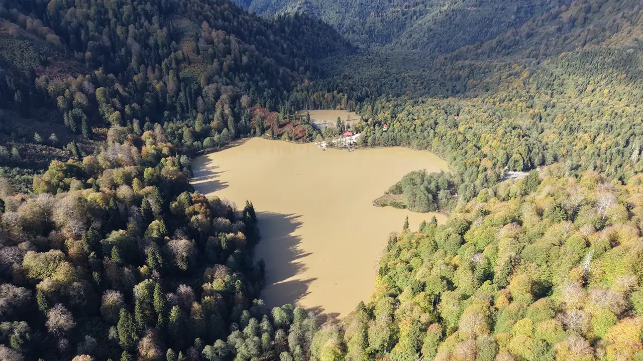 Borçka Karagöl sonbaharda renk cümbüşüne büründü 2