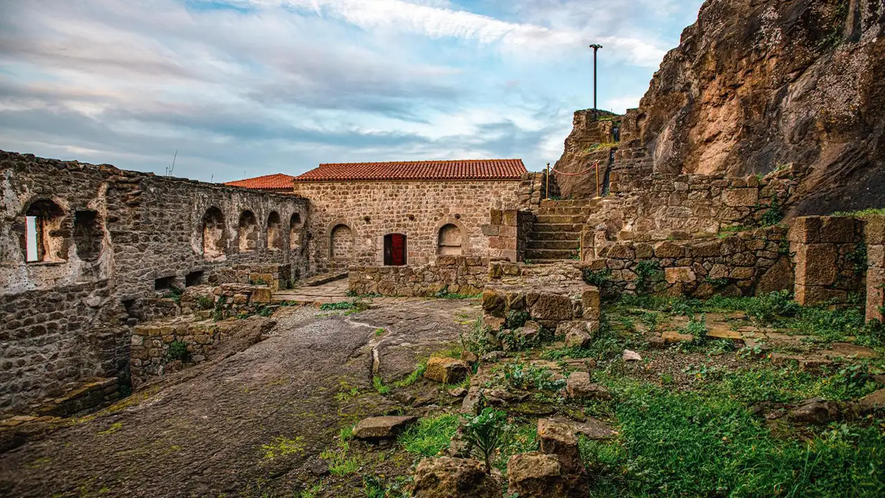 Kızlar Manastırı: Boztepe’nin eteklerinde sessiz bir tarih 8