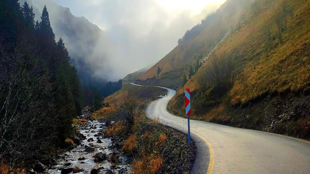 Gümüşhane’nin saklı cenneti Santa Harabeleri sonbahara veda ediyor 2