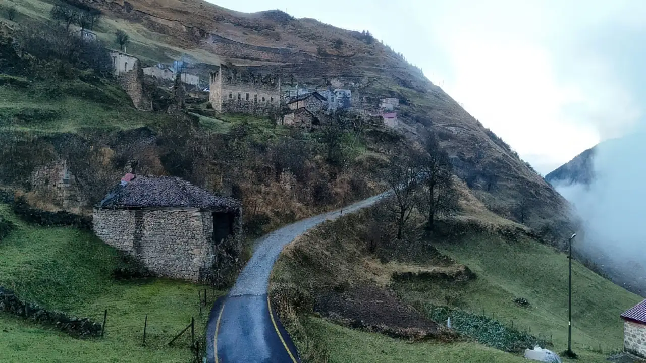 Gümüşhane’nin saklı cenneti Santa Harabeleri sonbahara veda ediyor 3