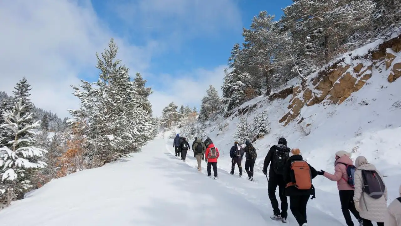 Gümüşhane’de kışın en zarif yüzü: Dağcılar doğayla buluştu 4