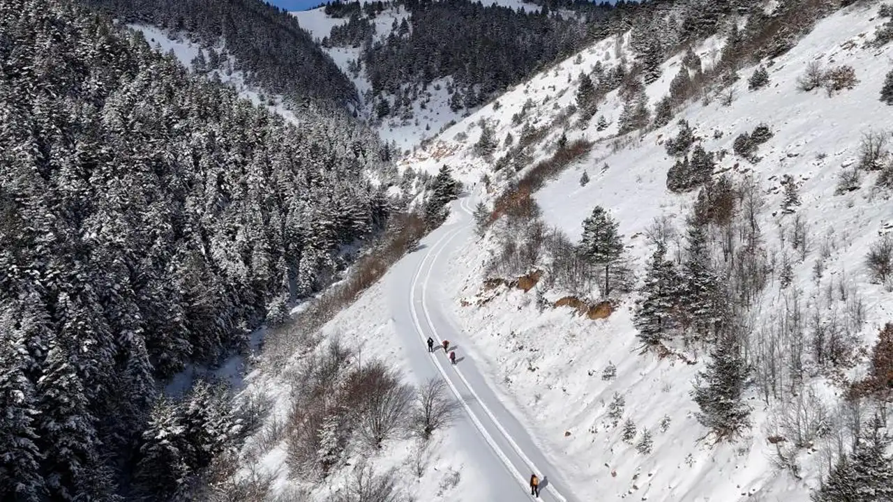 Gümüşhane’de kışın en zarif yüzü: Dağcılar doğayla buluştu 6