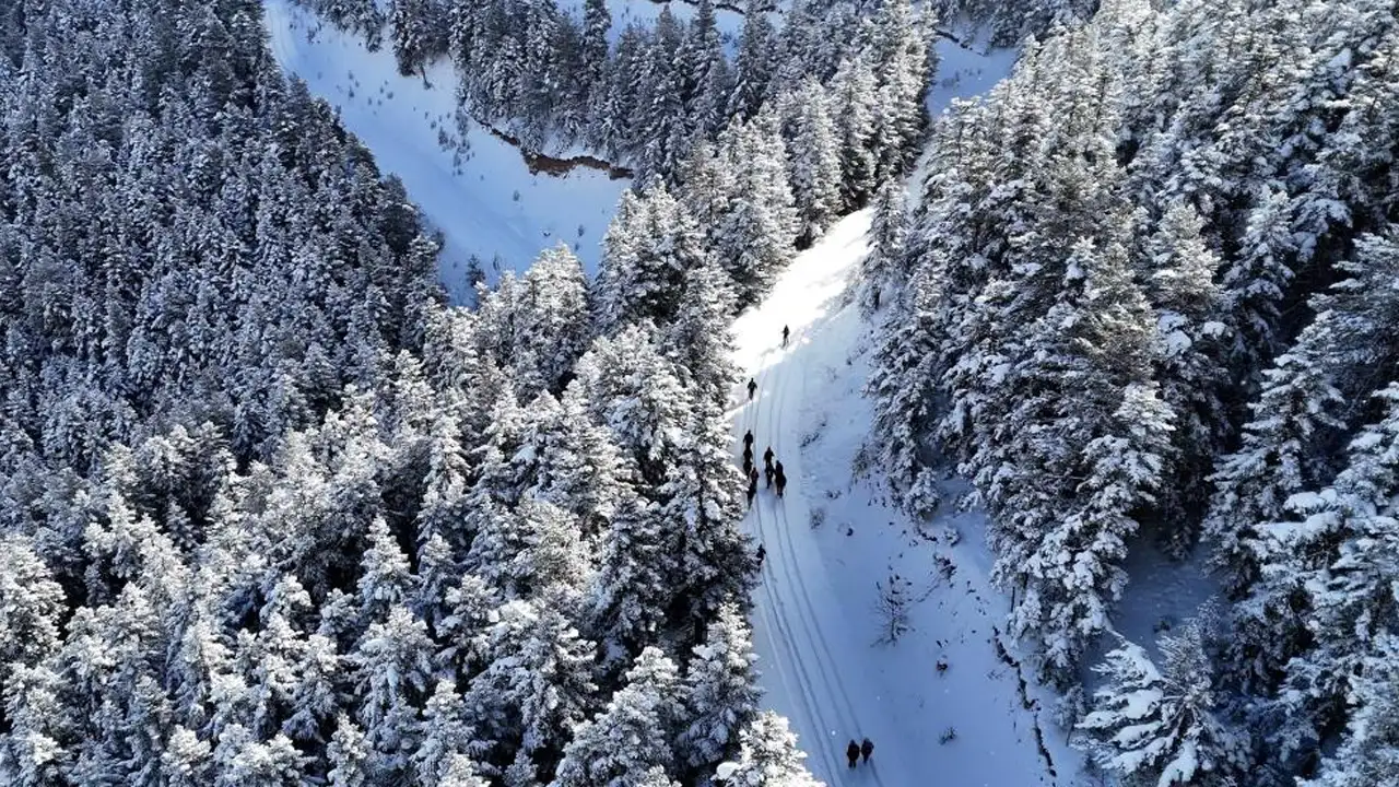 Gümüşhane’de kışın en zarif yüzü: Dağcılar doğayla buluştu 5