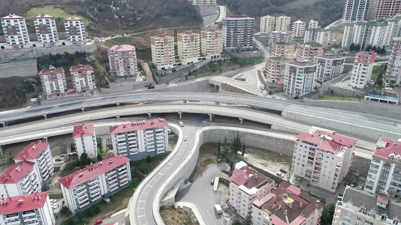 Ulaştırma ve Altyapı Bakanı Abdulkadir Uraloğlu: “Trabzon’da son 24 yılda 204 kilometre yeni bölünmüş yol inşa ettik” 9