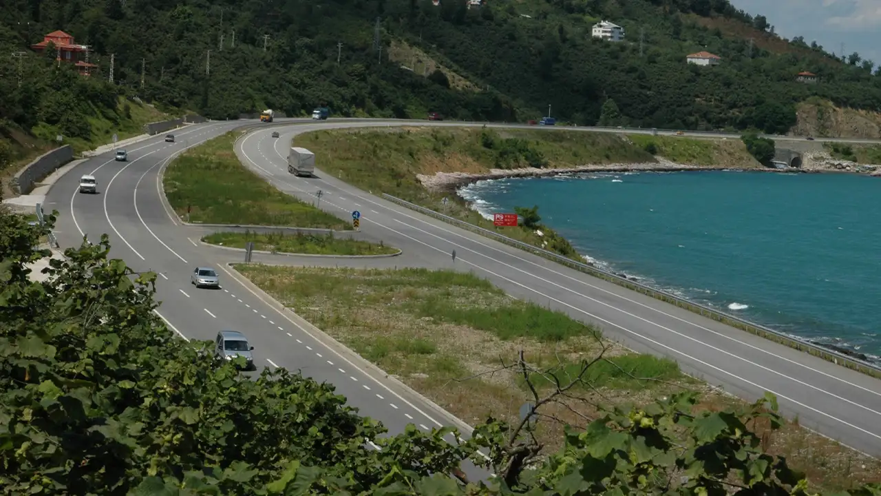 Ulaştırma ve Altyapı Bakanı Abdulkadir Uraloğlu: “Trabzon’da son 24 yılda 204 kilometre yeni bölünmüş yol inşa ettik” 10