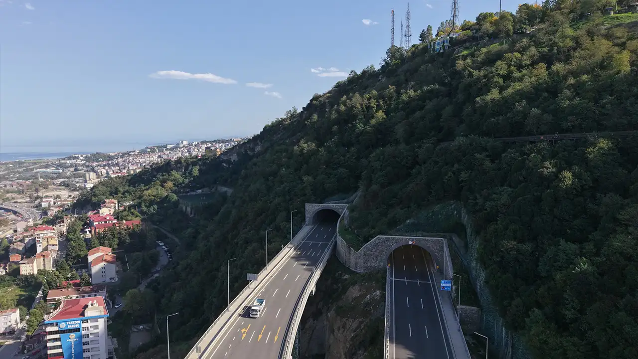 Ulaştırma ve Altyapı Bakanı Abdulkadir Uraloğlu: “Trabzon’da son 24 yılda 204 kilometre yeni bölünmüş yol inşa ettik” 8