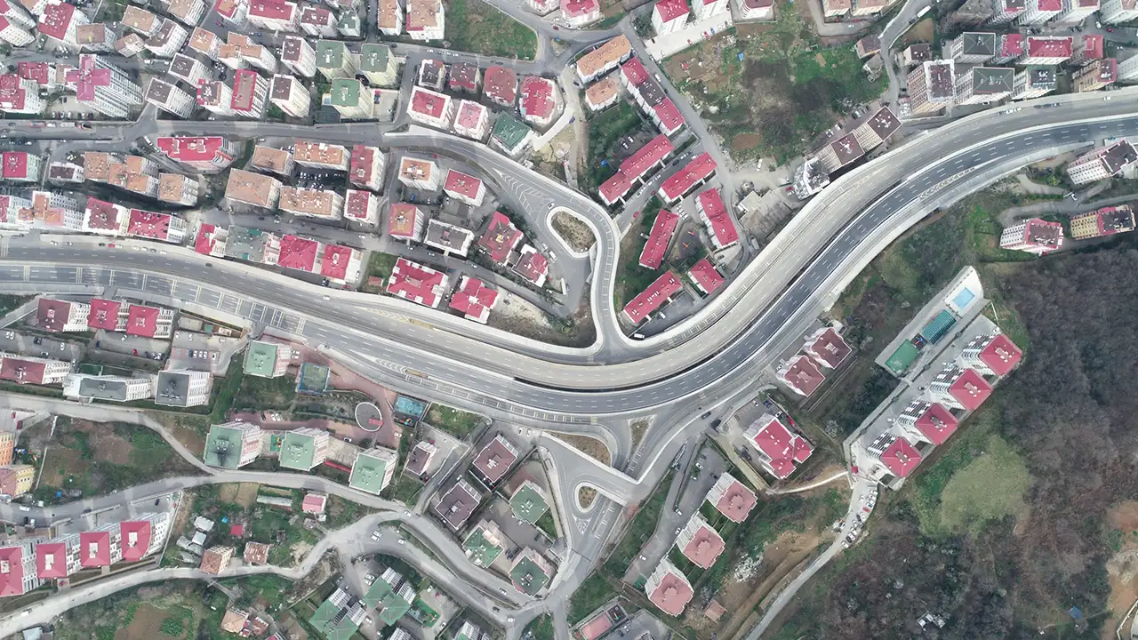 Ulaştırma ve Altyapı Bakanı Abdulkadir Uraloğlu: “Trabzon’da son 24 yılda 204 kilometre yeni bölünmüş yol inşa ettik” 7