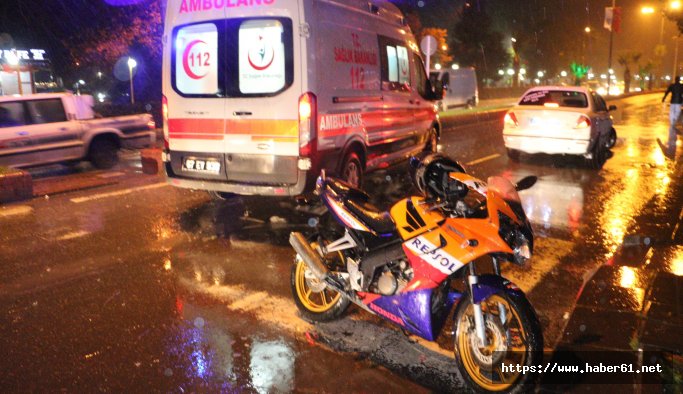 Zonguldak Motosiklet Kazası  : Zonguldak�tA Bir Gencin, Motosikletiyle Otomobile Arkadan Çarptıktan Sonra Düşüp Karşı Yönden Gelen Minibüsün.