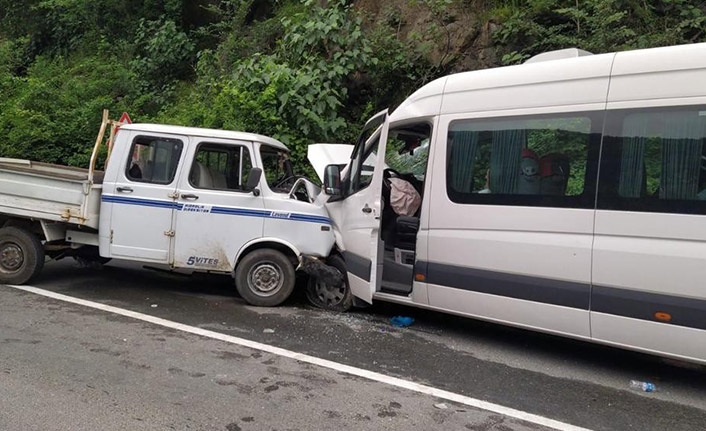 Trabzon'da trafik kazası: 3'ü ağır 5 yaralı