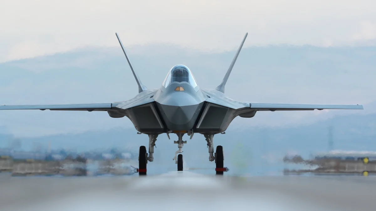 Türk Hava Sahasında kritik dakikalar! Kaçırılan uçağı F-16'lar takip ettiler