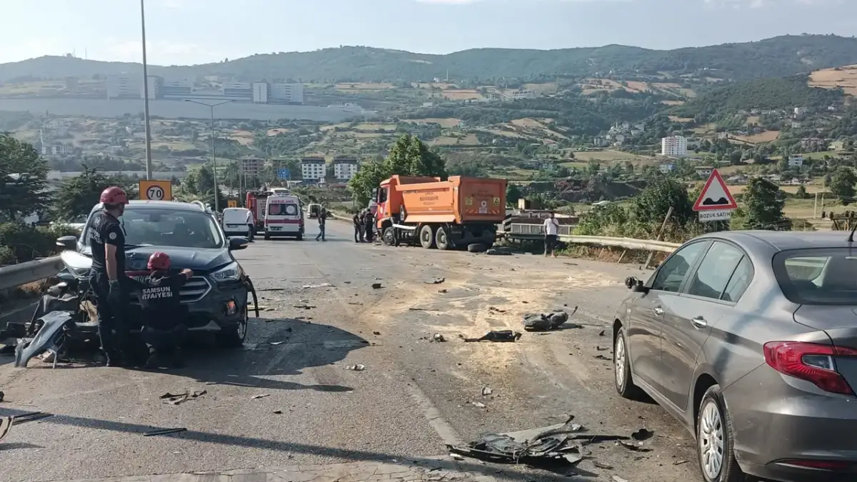 8 araç birbirine girdi! 2 kişi yaralandı