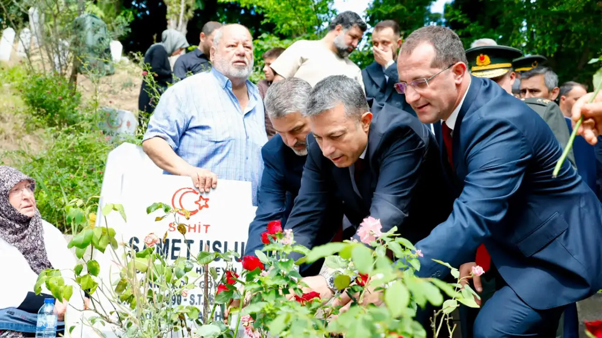 Akçaabat'ta 15 Temmuz anmaları Şehit Samet Uslu'nun kabri başında başladı