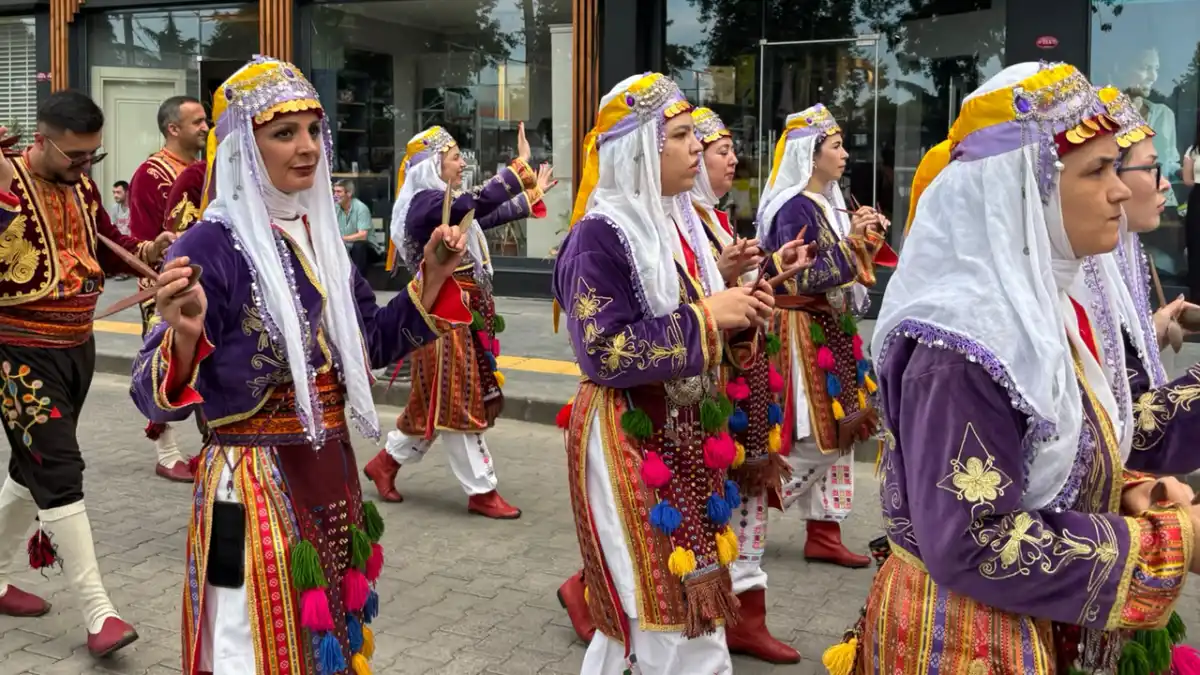 Akçaabat'ta festival coşkusu sürüyor! Halk oyunları ve konserler ilgi gördü