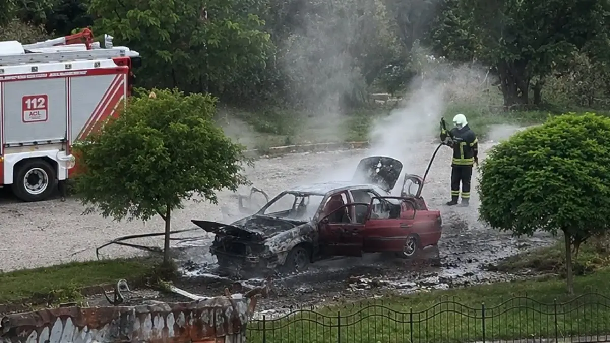 Araklı’da otomobil yangını!  Araç kullanılamaz hale geldi