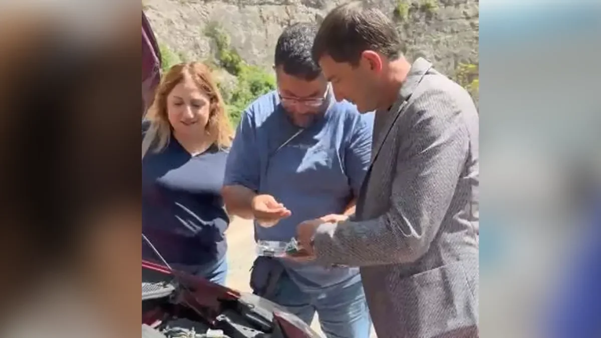 Ardanuç’ta yolda kalan turist ailenin yardımına başkan koştu