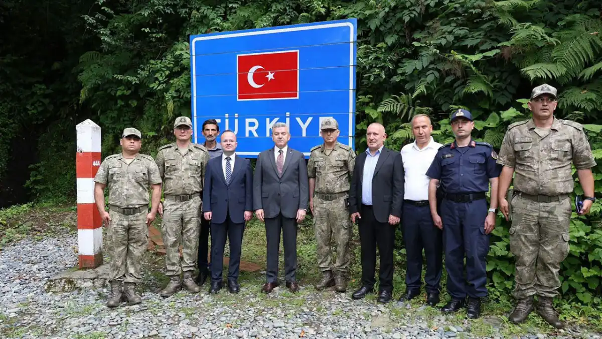 Artvin Valisi Ergün sınır karakollarında incelemelerde bulundu