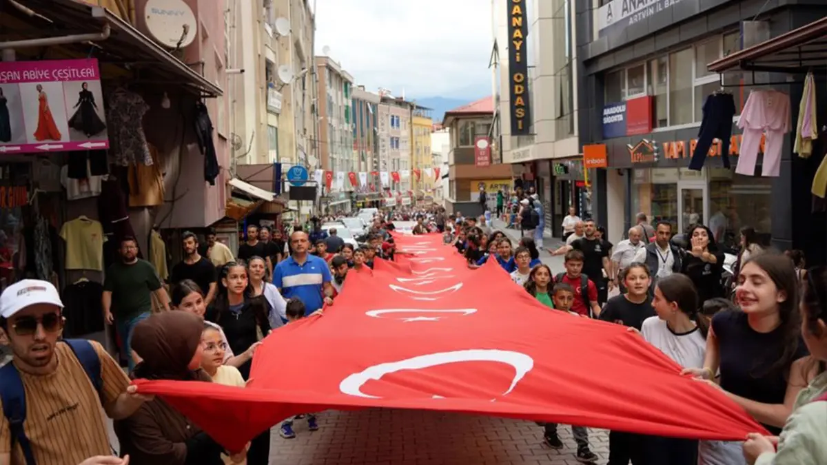 Artvin'de 45. Kafkasör Festivali boğalı kortejle başladı