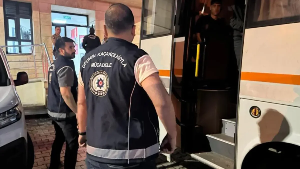 Artvin’de kaçak göç operasyonu!  56 Afganistan uyruklu kişi yakalandı