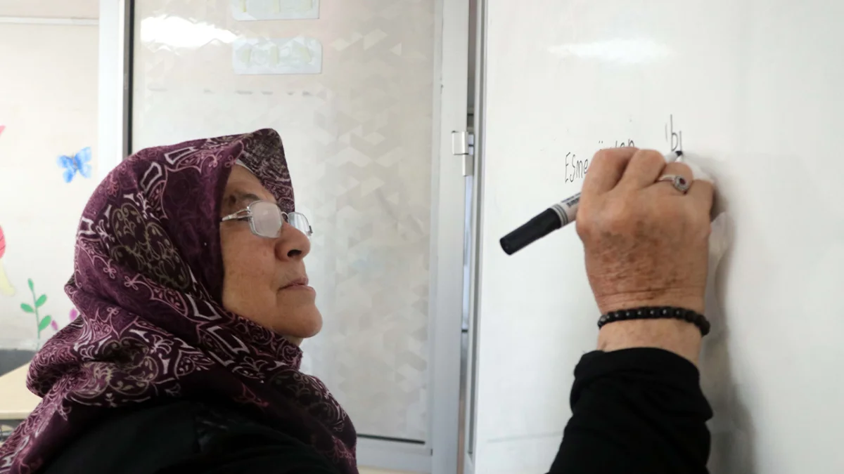 Artvin'de okuyamadı, 70 yaşında okuma yazma öğrenerek hayaline kavuştu