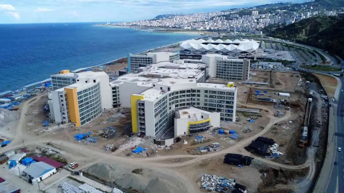 Bakan Memişoğlu'ndan Trabzon'daki hastaneler için net mesaj: "Hiçbirini kapatmıyoruz"