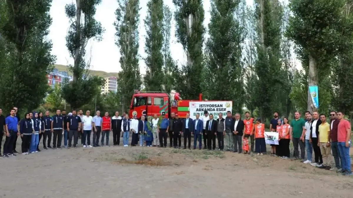 Bayburt'ta 15 Temmuz anısına doğa yürüyüşü ve fidan dikimi