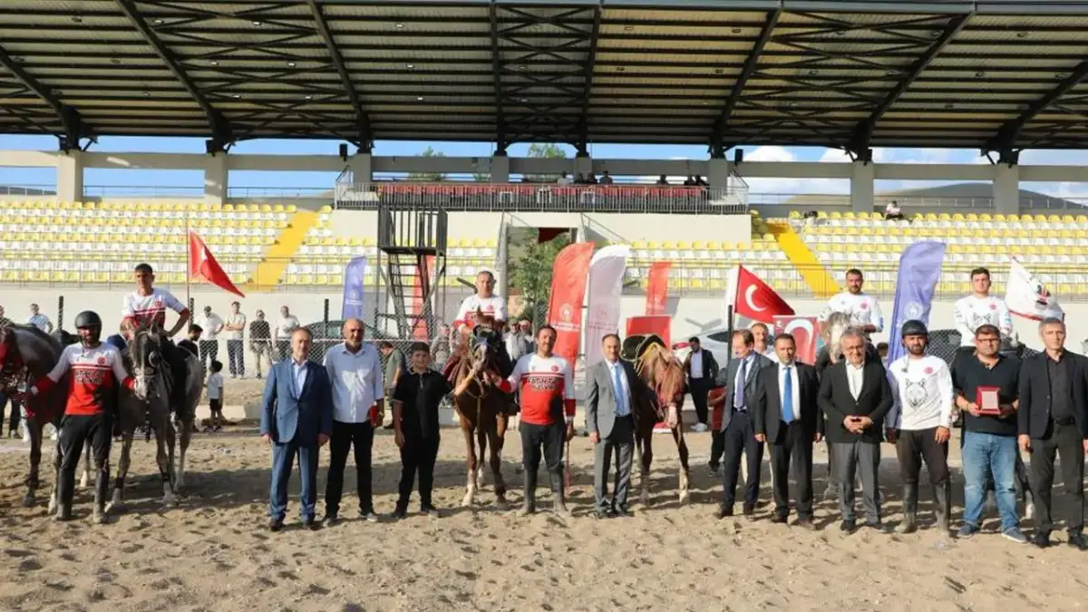 Bayburt’ta 15 Temmuz etkinliklerinde cirit heyecanı yaşandı