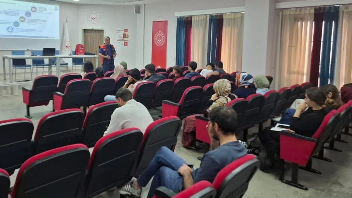 Bayburt'ta bakım personeline afet farkındalık eğitimi verildi