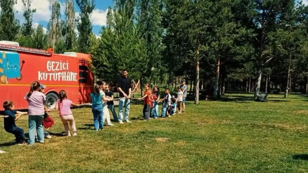 Bayburt’ta Gezici Kütüphane çocukları kitap ve oyunla buluşturdu