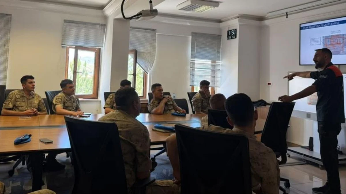 Bayburt'ta jandarma personeline enkazda arama kurtarma eğitimi