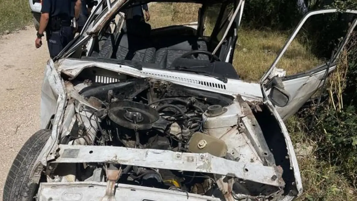 Bayburt’ta otomobil uçuruma yuvarlandı: Sürücü ağır yaralandı