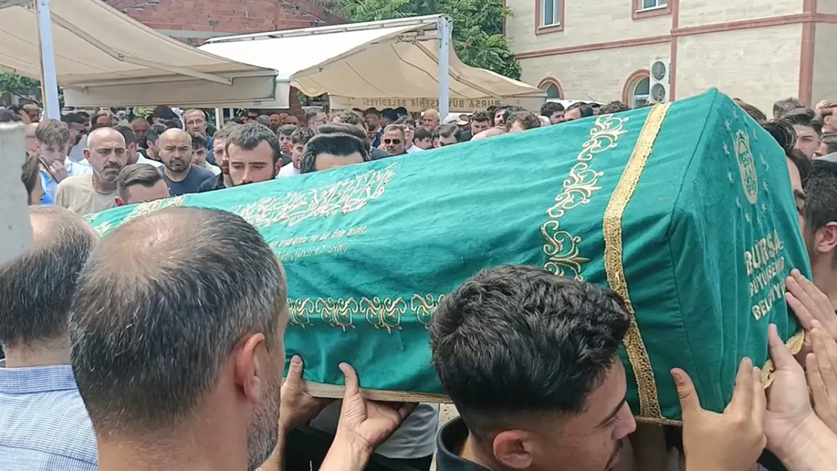 Bursa'daki acı olay Trabzon'u yasa boğdu: Çocukluk arkadaşlarına son veda