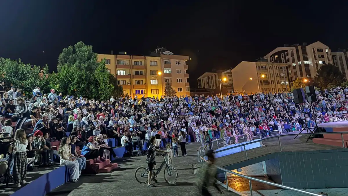 Büyükşehir Şehir Tiyatrosu'ndan 11 ilçelik yaz turnesi