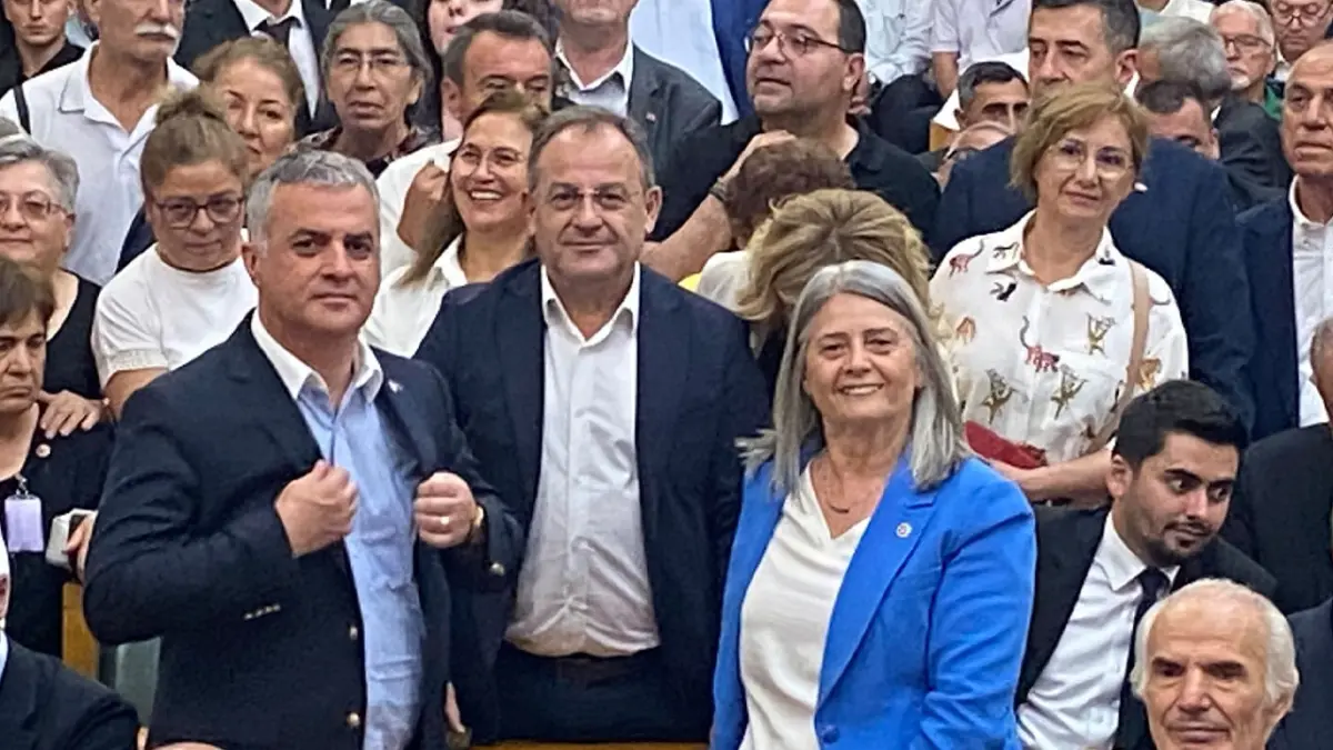CHP Trabzon heyeti, Özgür Özel'in grup toplantısına katıldı