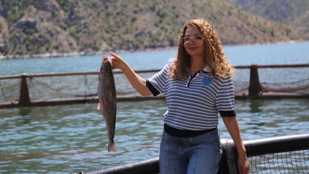 Deprem sonrası memleketine döndü! Artvin'de kurduğu tesisten dünyaya Türk somonu gönderiyor